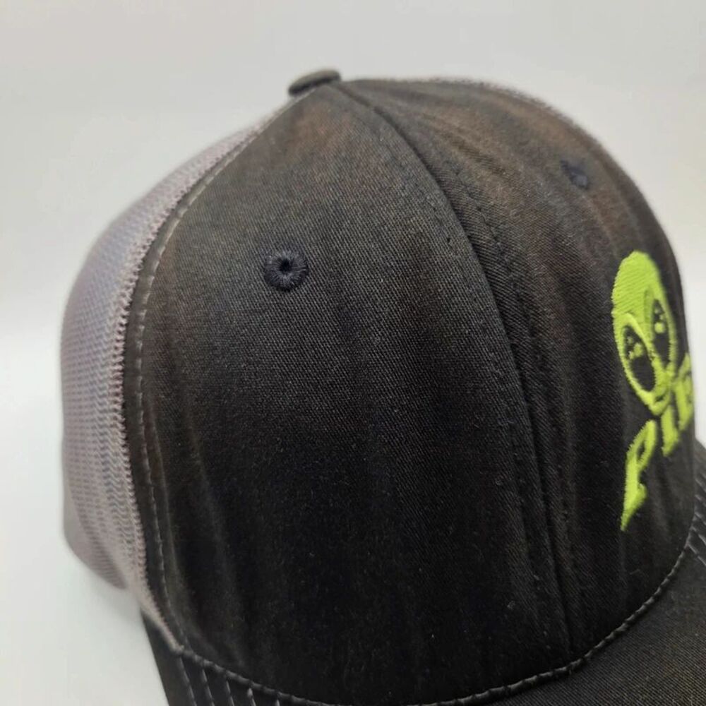 Richardson Style 112 Alien PIE Trucker Hat – Black & Charcoal Gray Snapback - Picture 3 of 7